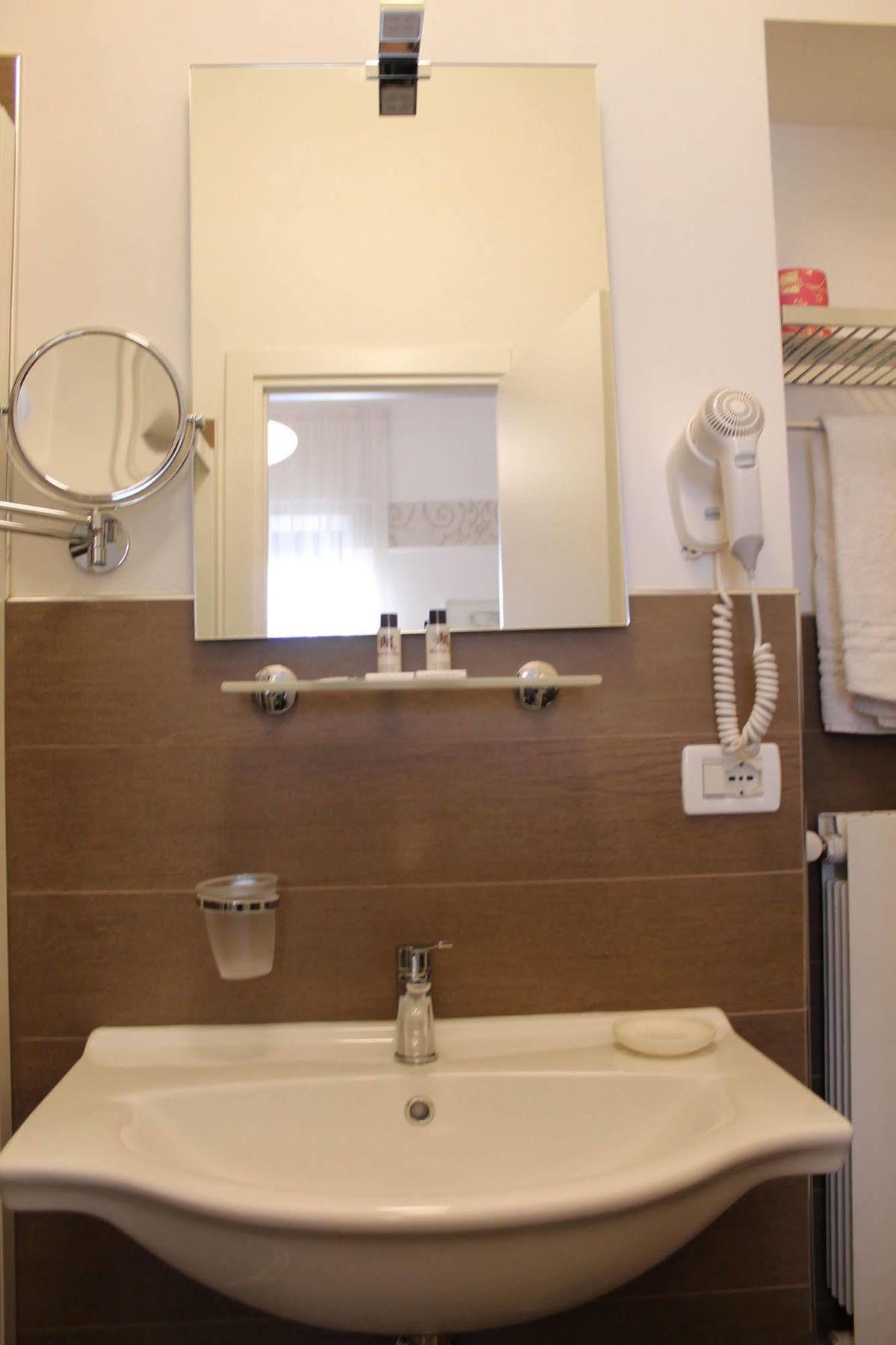 Hotel La Pace San Mauro Torinese Kültér fotó